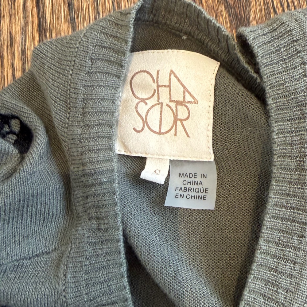 Chaser Olive Skull Knit Lightweight Sweater size small